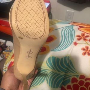 Jessica Simpson nude pumps